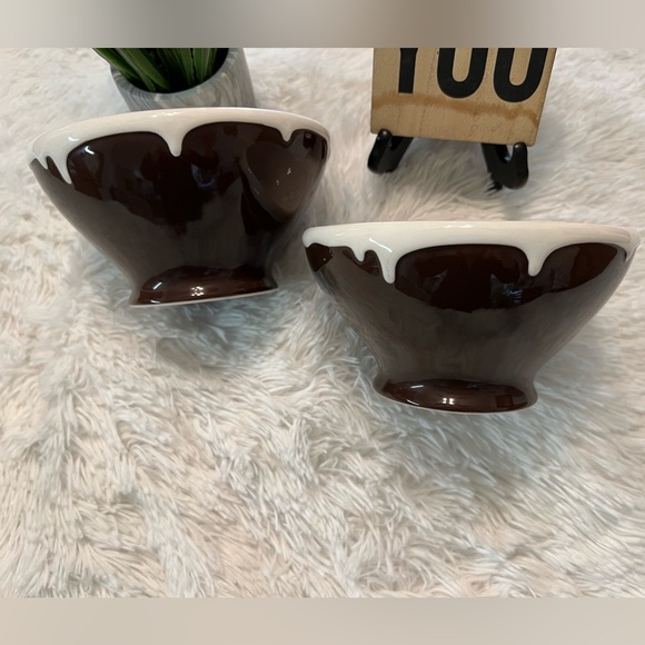 Pottery Barn Set of Two Ice Cream Chocolate Drip Dessert Bowls - Picture 3 of 5